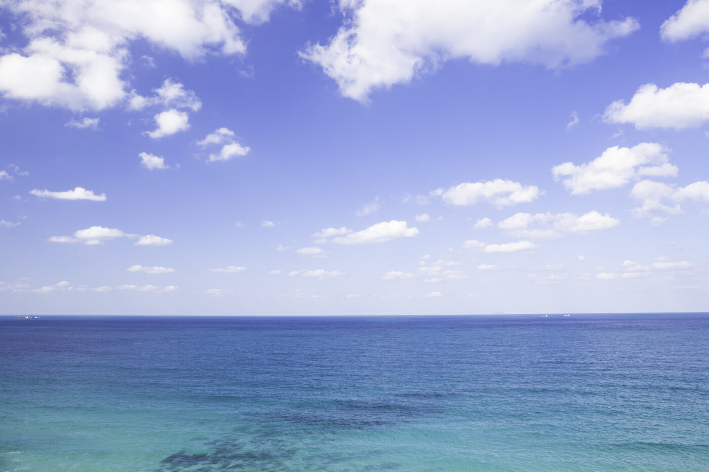 青い空と透き通った海