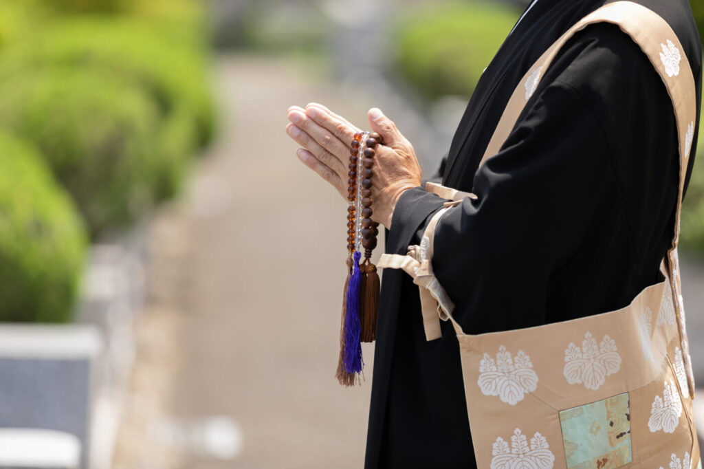 供養のお供え物の基本知識|ふさわしくない品物とマナー 粉骨ならご遺骨サポートとこしえ
