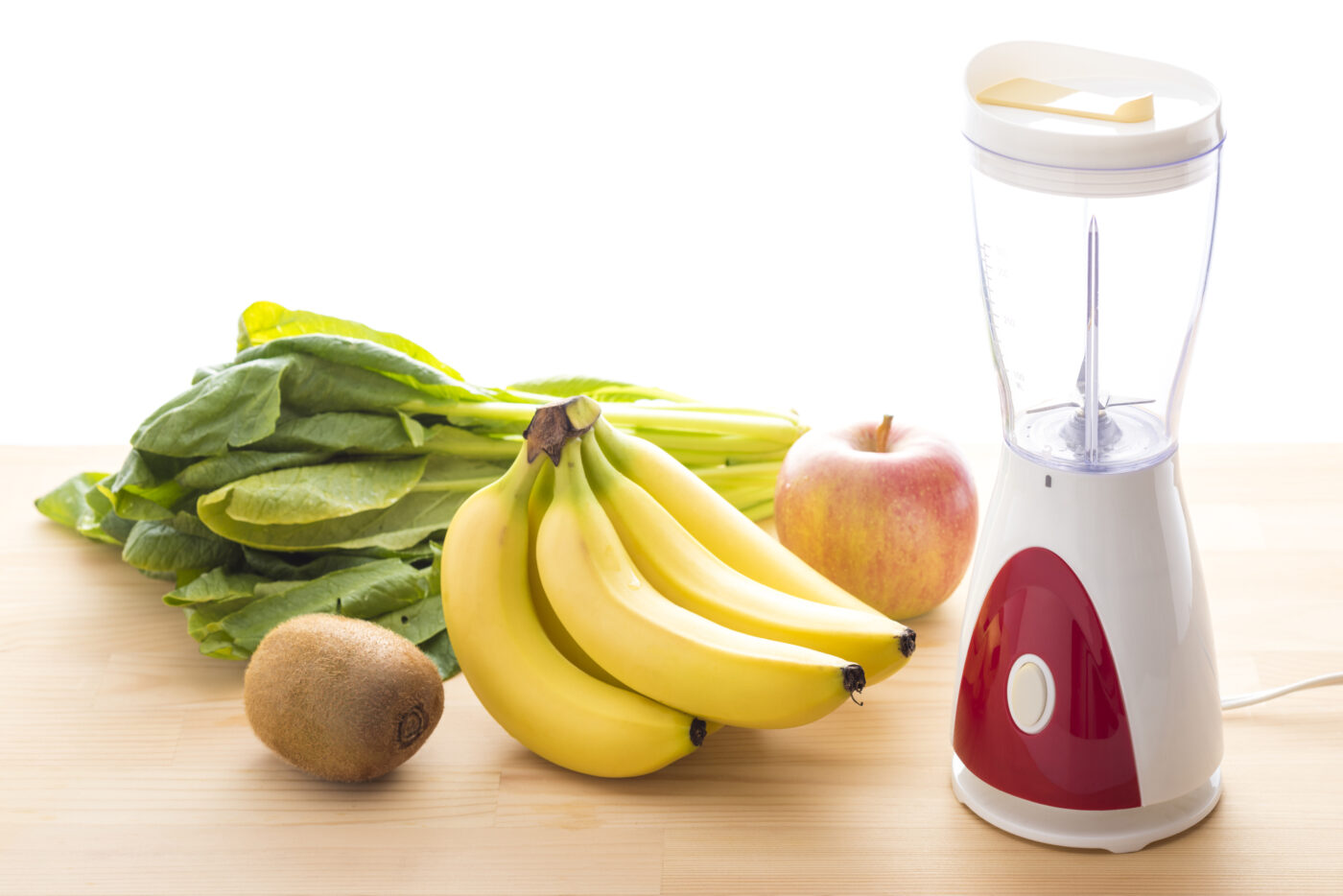 ミキサーと果物や野菜