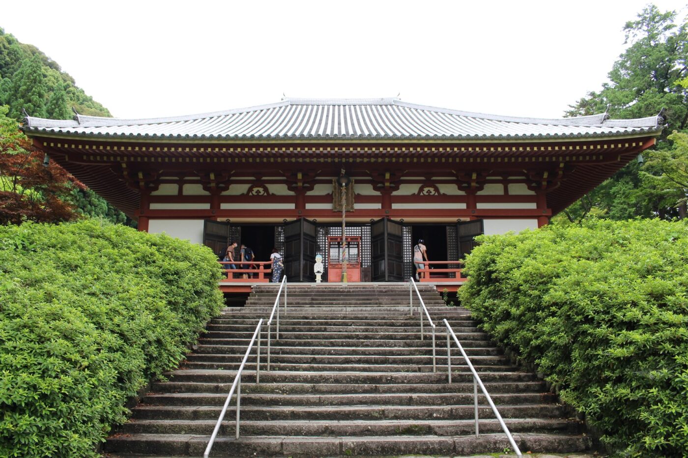 山の中のお寺