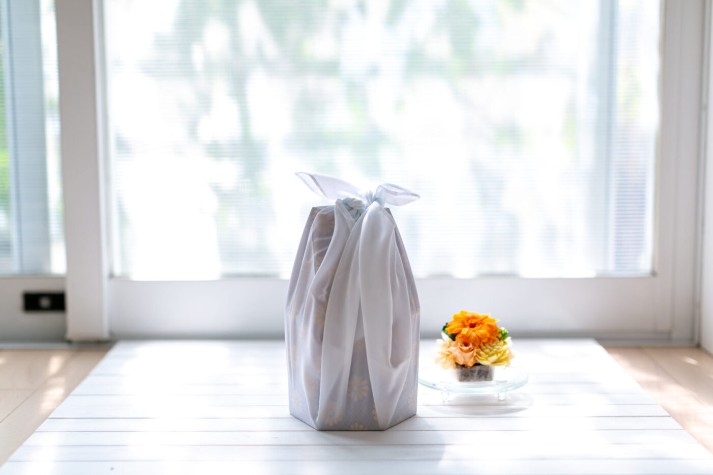 包まれた納骨袋