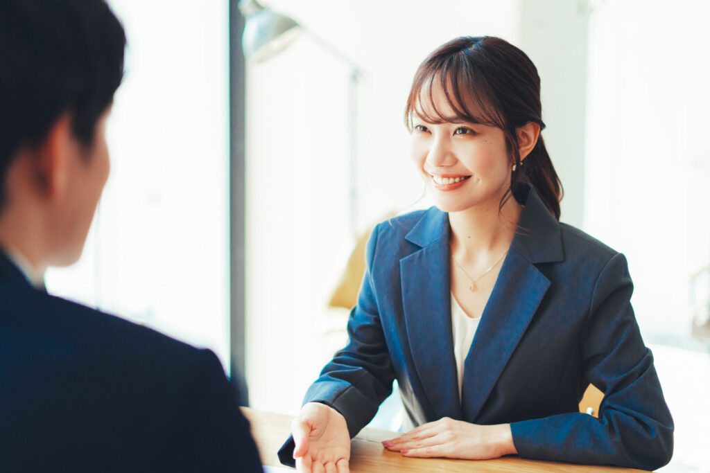 案内するアドバイザー